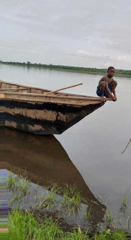  He was just sittin', not planning to jump in! 