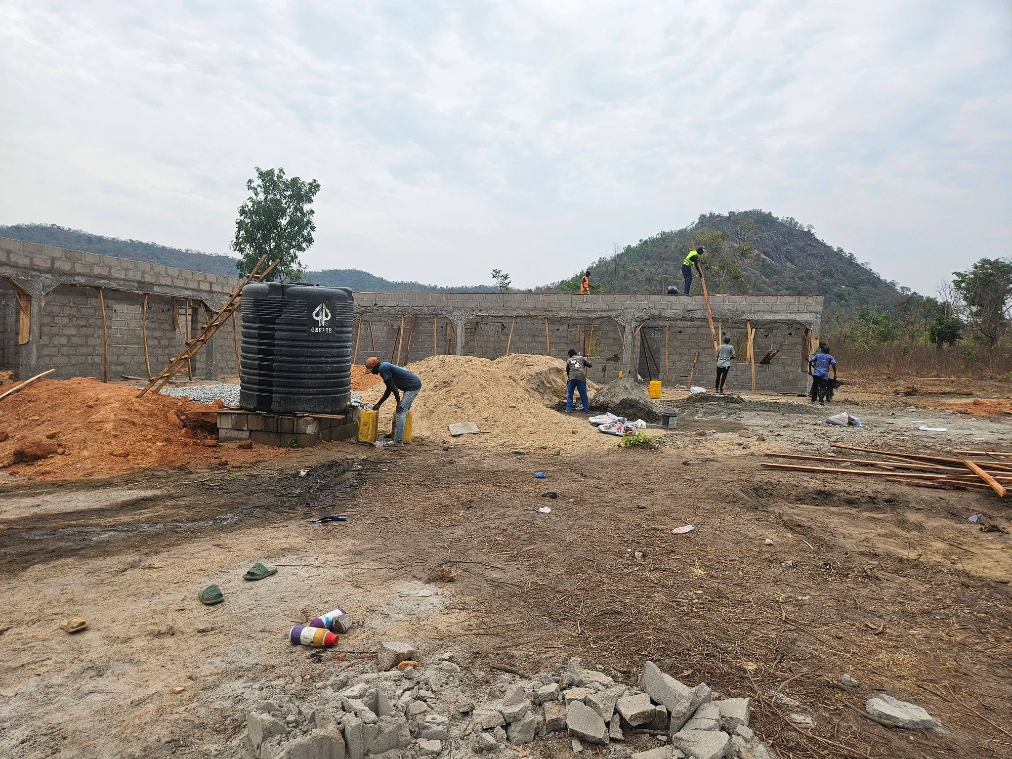  The L-shaped school building! 